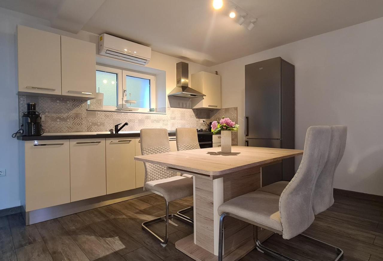 Apartman Kokola Малий Лошинь Екстер'єр фото